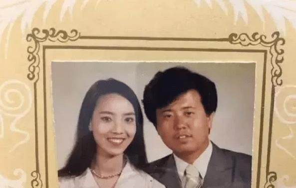父母|“爸,我妈是被你绑架来的吗”看网友晒爸妈“结婚照”,笑抽了