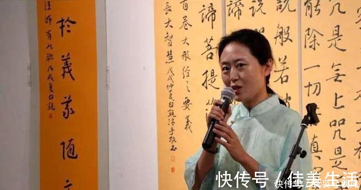 白锐&沈鹏是这样夸赞他的女学生的:书法理论和作品俱佳。网友:字不行