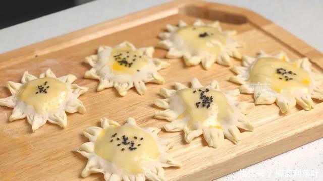 饺子皮|一个红薯，几张饺子皮，这样做香酥可口能拉丝，孩子超爱吃！