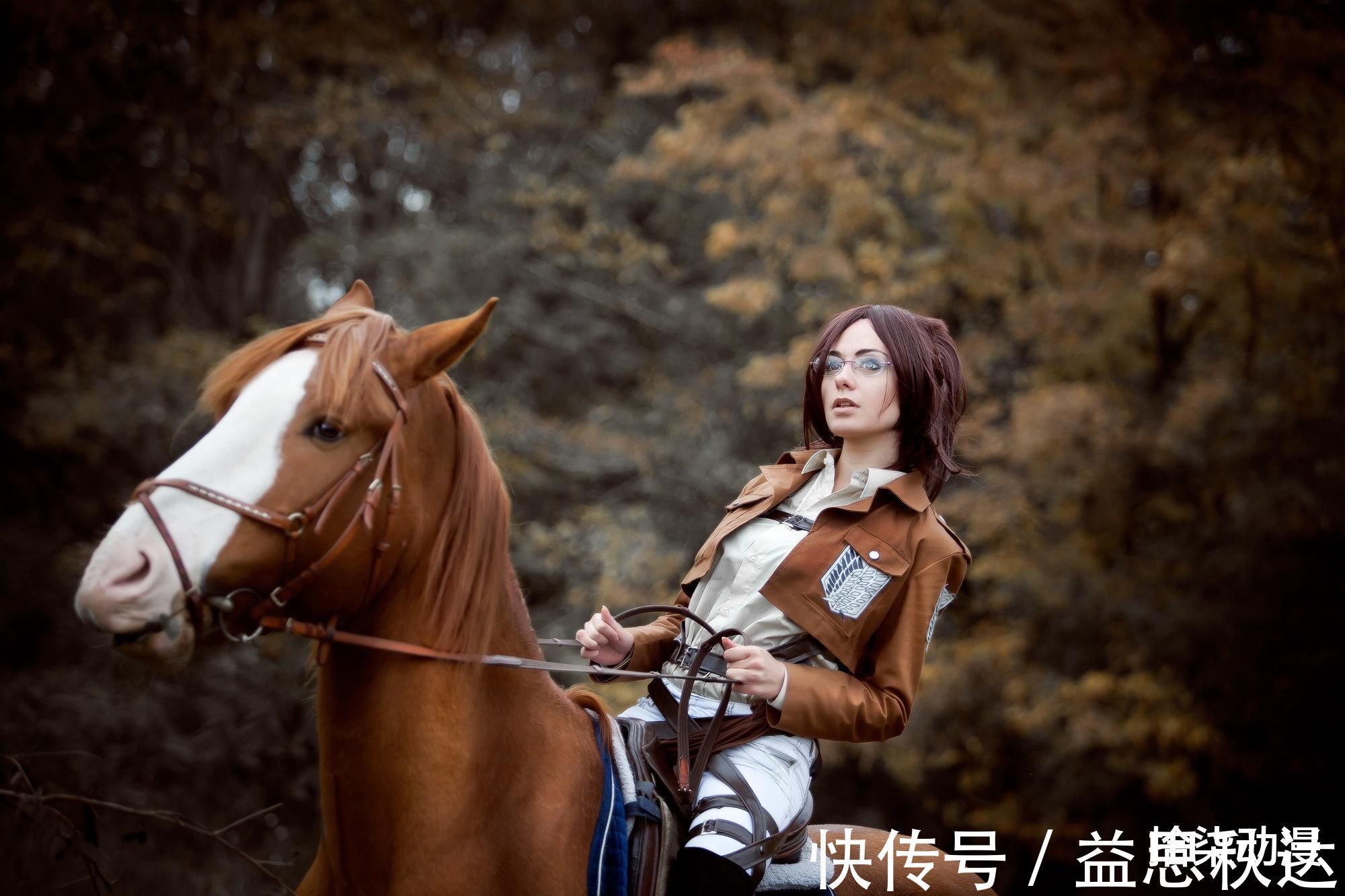 阿柒|进击的巨人COS:小哥神还原巨人模样!韩吉漂亮潇洒,风头盖过三笠