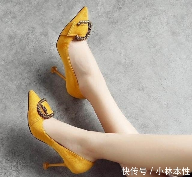 优雅|尖头设计,修饰纤细脚型,洋溢年轻的时尚风范;性感优雅有魅力