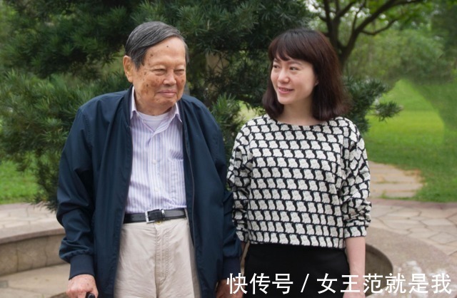 品史君#99岁的杨振宁,如何称呼翁帆的父母6个字回答,堪称“教科书”
