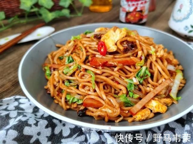 白菜|吃一次就上瘾的炒面，学会你绝对不后悔，吃货简直不能忍！