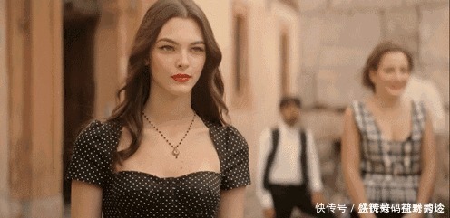 老佛爷独宠的“香奈儿女孩”,穿过10万美金高定,如今穿着一千元婚纱嫁了