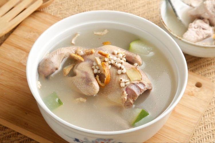 炖鸽子汤不能焯水，牢记2个要点，营养不流失，汤鲜味美真滋补