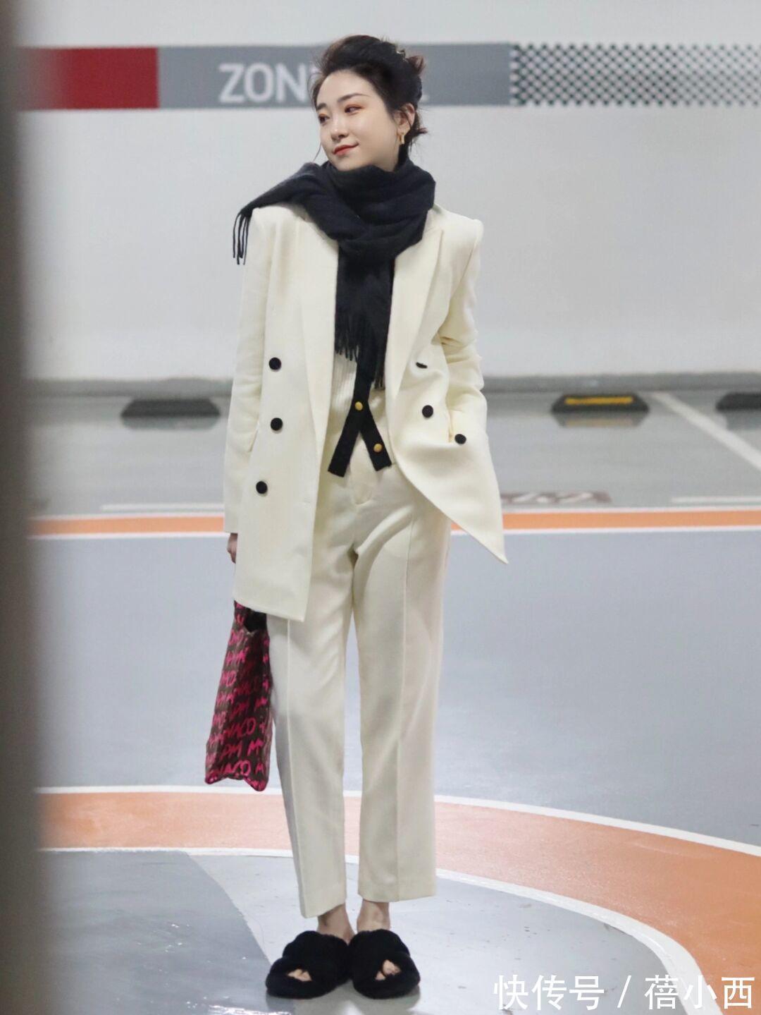 围巾 职场女性还是穿“西装”最高级,搭配裤子、半身裙,优雅又有范儿