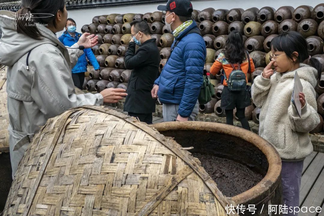 绮园|在绮园商业街旁边,有个院子专门用来酿酱油,还是海盐的老字号