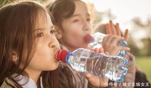 饮水|宝宝喝水有讲究喝不好也易生病,正确的喝水方式家长要掌握!