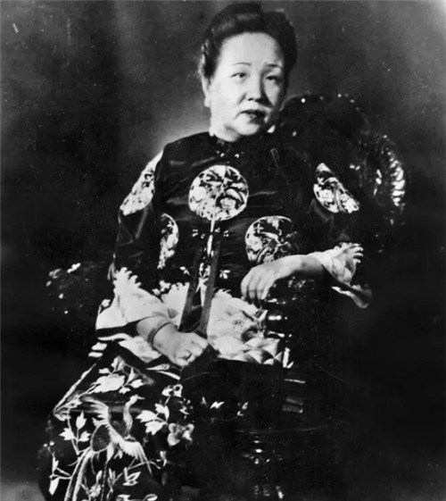 陈启泰|她问:我出嫁有多少嫁妆?父亲:一火车,她以为是玩笑,结果成真了