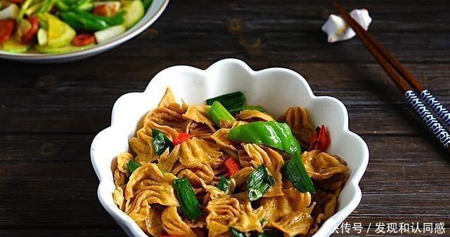 午餐,这几道菜端上桌,来蹭饭的同事,嫌弃没硬菜,不懂吃真可惜