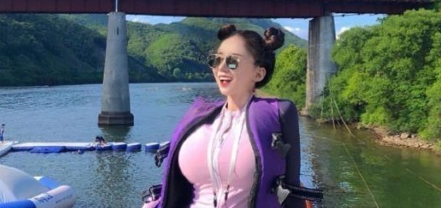 漂流 美女体育老师, 酷爱户外漂流, 曲线身材散发迷人气质