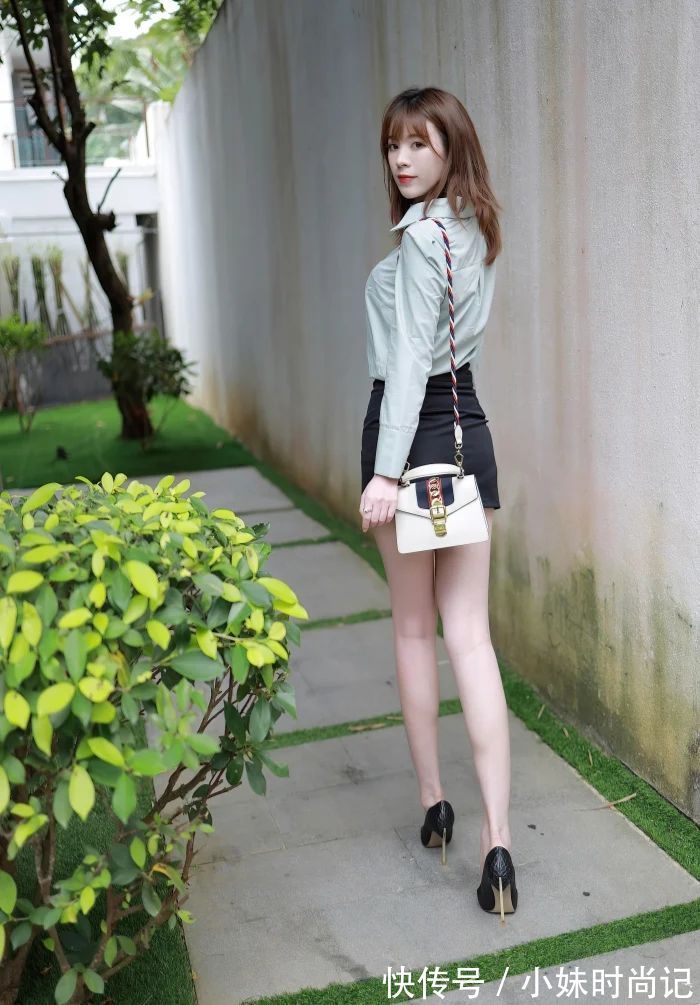 皮肤|莫奈绿色衬衫可盐可甜,衬得皮肤白皙有气质,配黑色短裙大方优雅