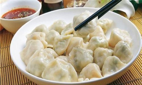 秋天要多吃这素饺子，不放鸡蛋不放肉，出锅2分钟全抢光，真解馋