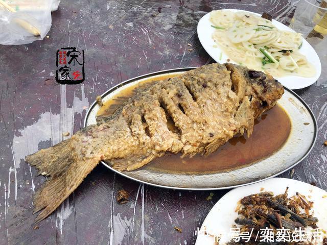 烧鸡|农村330元一桌的宴席，鸡鸭鱼肉都有，利润在哪