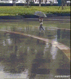 |搞笑GIF: 这要摔傻多少次,才能练成这样的技术呢