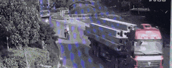 |搞笑GIF段子：裙子不错，恰到好处