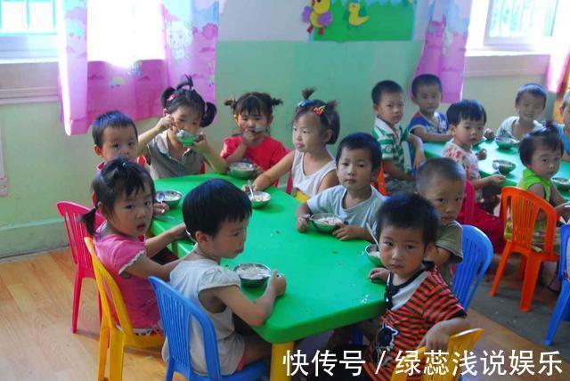 器材|儿子去上幼儿园,宝爸在包里放了根录音笔,回家听完后脸色很难看