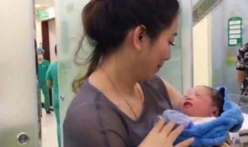 风头|最美外婆产房外走红,风头盖过婴儿,外婆:看我不如看我外孙