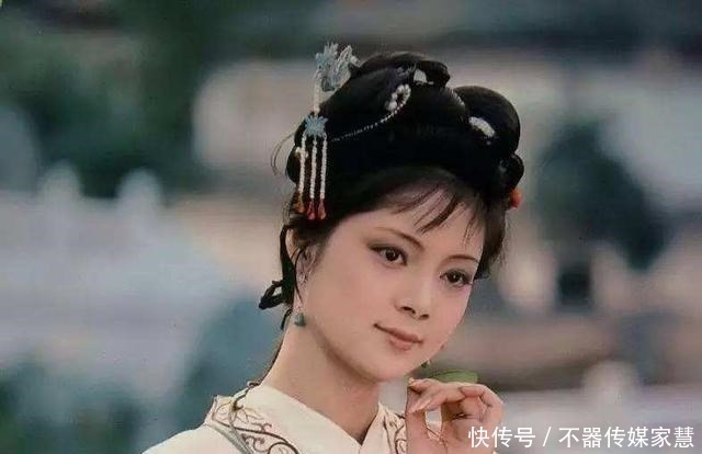 薛宝钗&红楼梦里的女人都很漂亮,曹雪芹把林黛玉排第三,谁排第一呢?