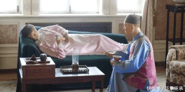 溥仪|文秀都和他离婚了，婉容为什么还不离开，她是不是爱着溥仪呢