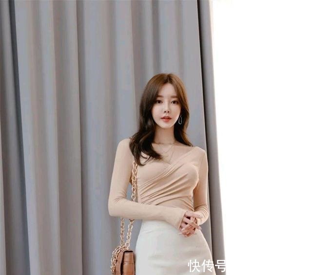 孙允珠-姜汁朦胧浅粉剔透透丽打底衫