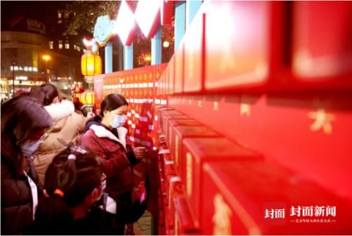 灯笼亮了 成都年味浓了|图说生活 |灯笼亮了 成都年味浓了\＂,\＂i11\＂:\＂图说生活