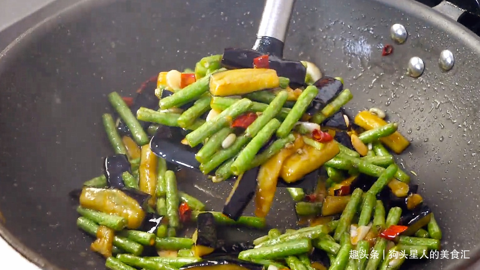18块一份的豆角烧茄子为什么好吃很多人不懂，教你正确的做法