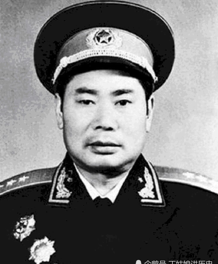 上将|这个师的师长,后来授予上将军衔,手下一位团长,为何也是上将?