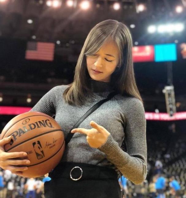 身材|NBA女记者身材意外成赛场“焦点”，坚持运动或改变了整体的形象