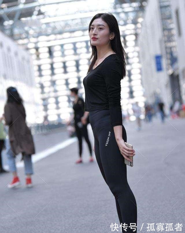 身材 精致时尚的打底裤穿出青春气质,利落穿搭秀S型身材,知性大方!