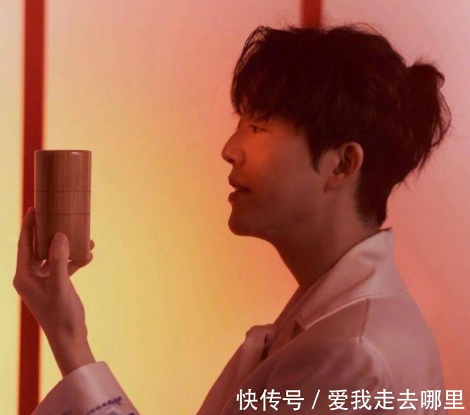 李云迪嫖娼被抓后,王力宏不仅上线吃瓜,还大赞朝阳警方火眼金睛