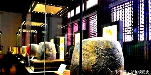 专家借宿屠夫家,意外发现失踪国宝,其上有篆文,一字值万金