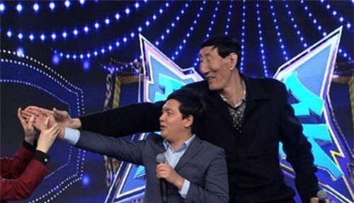 辛幸|鲍喜顺身高2.36米,不听医生建议生子,还想要二胎,如今怎样了?