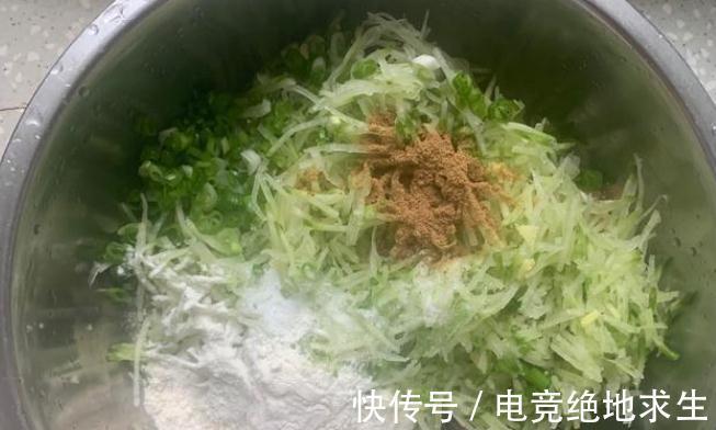 炸萝卜丸子,做好2个关键步骤,丸子外酥里嫩不发硬,教你做法