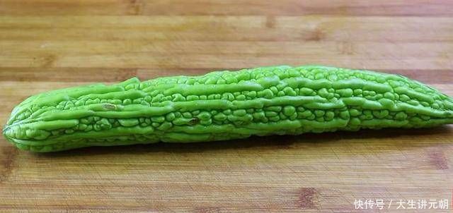 苦瓜里打入3个鸡蛋,我家一周吃6次,就连挑食的孩子也爱吃