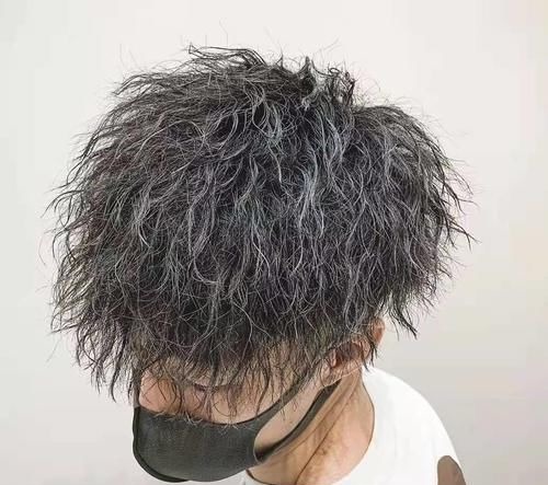 黑人 2020流行男士发型,黑人烫钢丝球超火,“渣男”锡纸烫热度不减