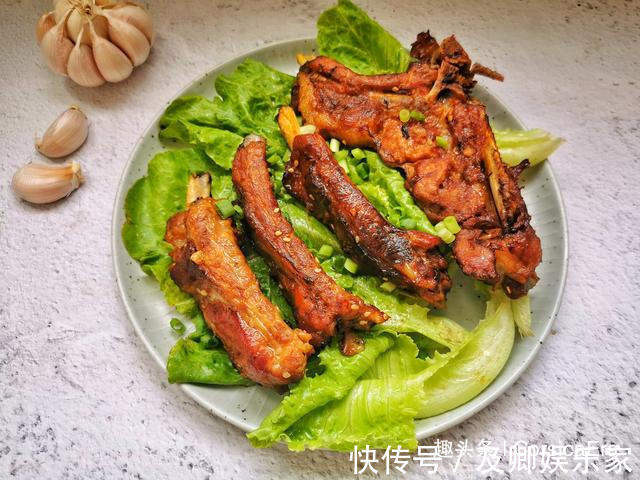 大排骨|排骨不管哪种做法,切记不要焯水,牢记这1步,排骨鲜嫩无腥味