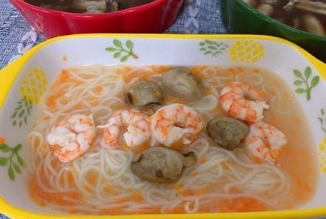  好吃|一家三口的晚餐，两菜一汤，一屋三人，简简单单却充满了爱