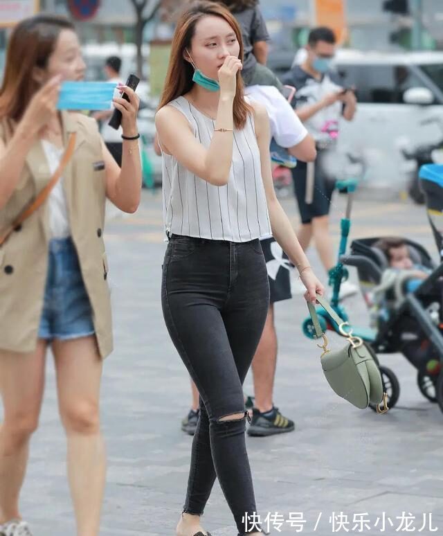 自信心 梨形身材这样穿美观大方,与破旧的牛仔裤搭配,让你苗条起来