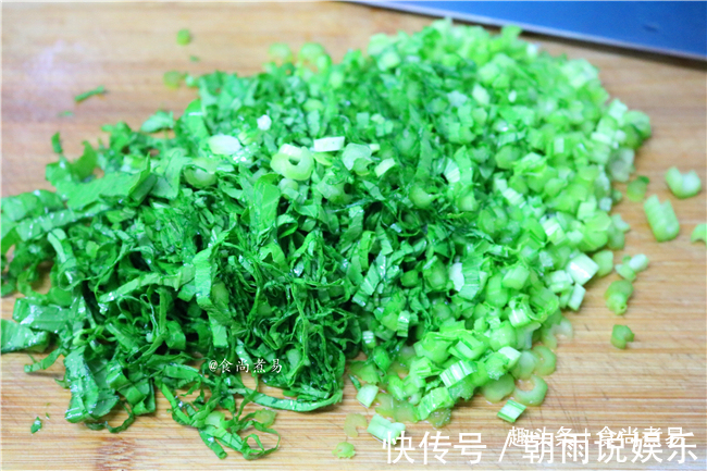 不煲米饭时,我家常吃此款主食,比面条清爽,食材搭配很随意