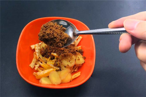 橘子皮和生姜泡水,真是厉害了,解决了不少人的难题,省钱又实用