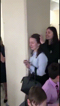 |搞笑GIF: 我猜学员是个女司机,要不你看教练都急成狗了