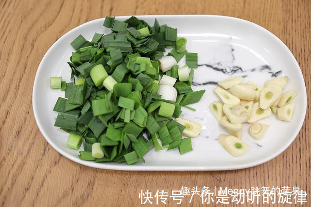 立秋贴秋膘，给家人吃砂锅菜，营养美味，少油盐入口即化没吃够