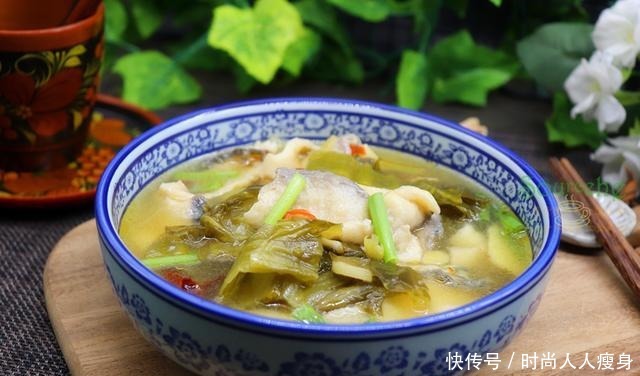  酸菜鱼在家做原来这么简单，酸菜爽口，鱼肉鲜美，连汤汁都好喝