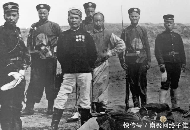 义和团拳民|清末老照片:慈禧西逃回銮时的衰落之景,镜头下李鸿章向联军求和