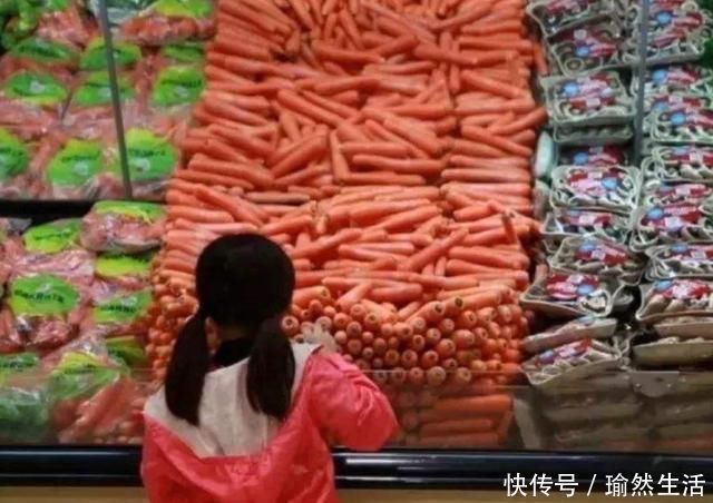 放行|“你家孩子偷了东西，不信搜身”，宝妈一句话，工作人员立刻放行