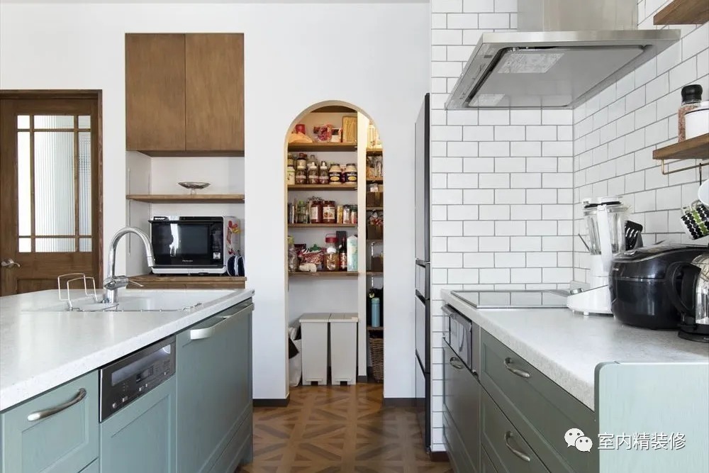 壁柜|为何越来越多厨房不装吊柜了?头次见这种设计,真想回家拆了重装