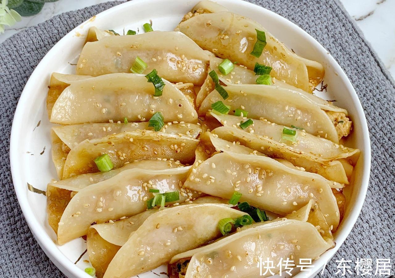 肉馅|自制鸡肉生煎锅贴,煎一煎就上桌,味道鲜美,做早餐正好