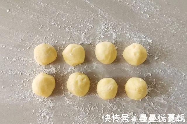 咬一口,整个人都酥了,特色小吃椒盐酥,一口就让你想起家乡味道