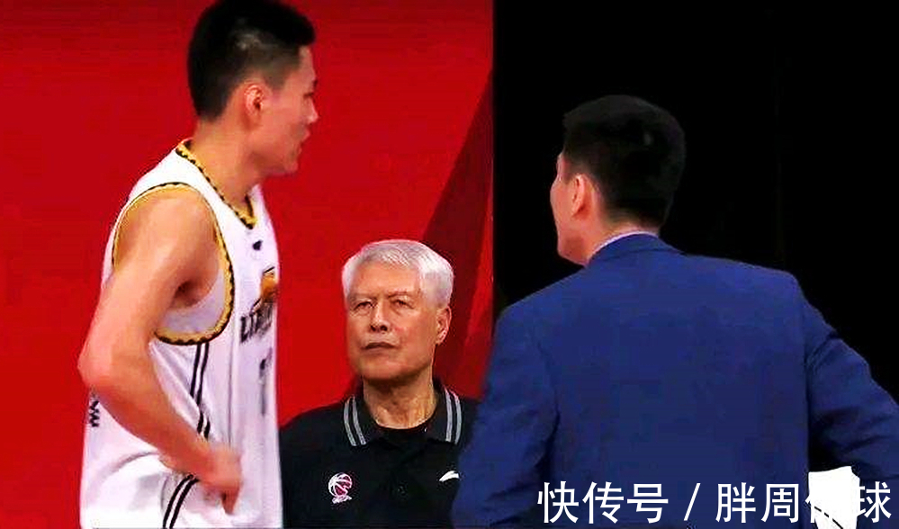 菜鸟|杨鸣当众动手打吴昌泽,吴乃群一旁心疼,张镇麟付豪犯错你敢吗?